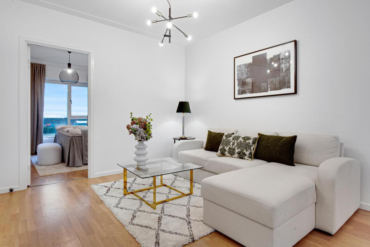 Apartment Modern 3-bedroom Near Metro Station In Orestad *
