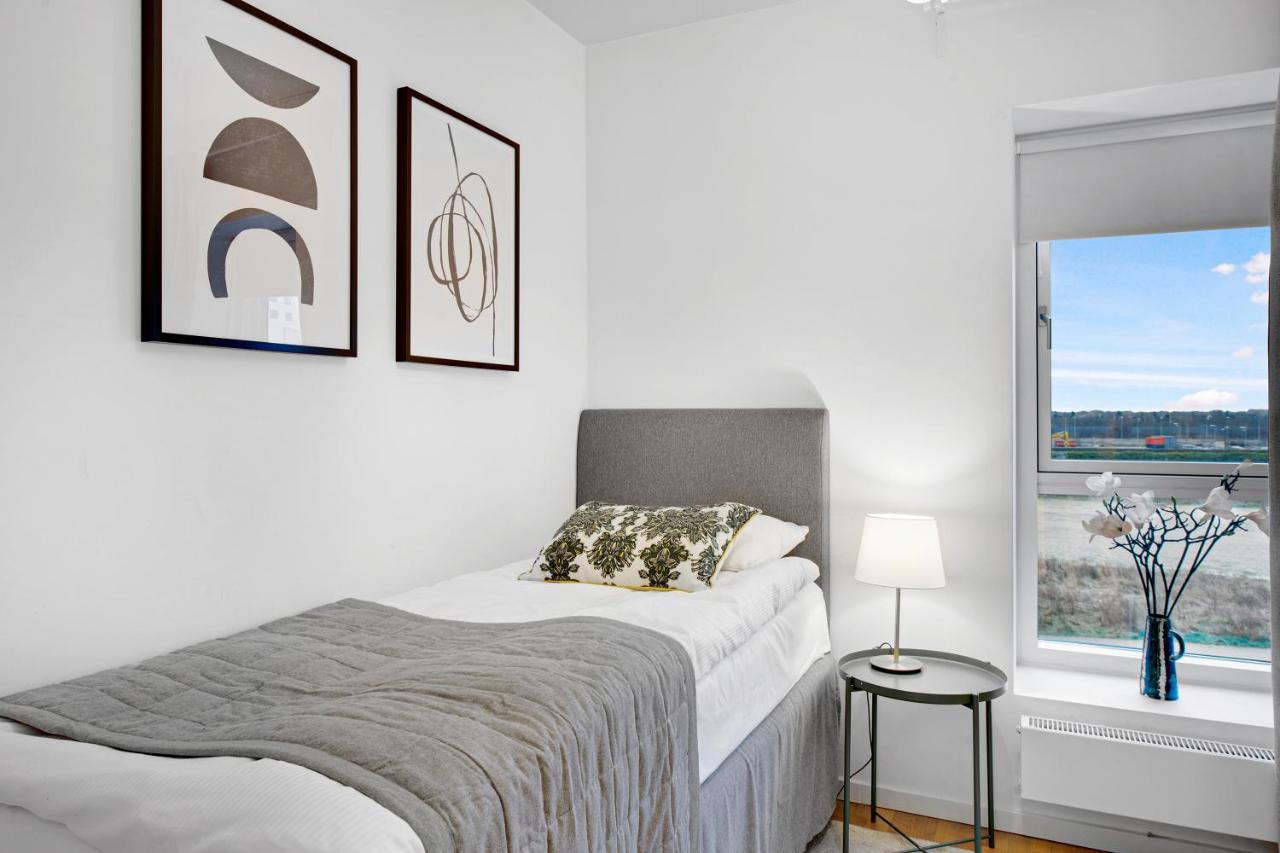 Modern 3-bedroom Near Metro Station In Orestad Apartment *