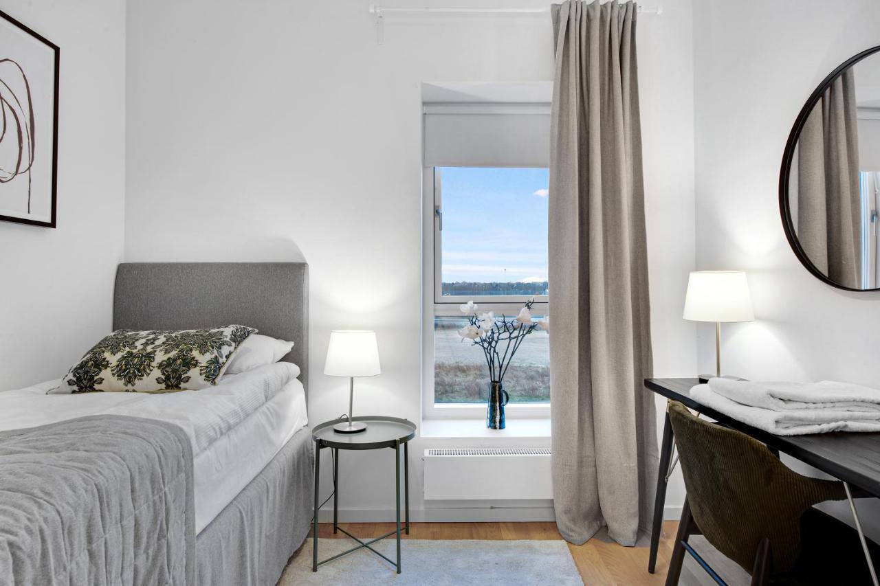 Modern 3-bedroom Near Metro Station In Orestad Apartment